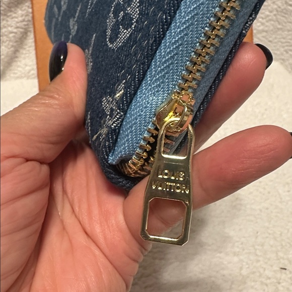 Fashion Inspired Item (WALLET) - Picture 3 of 5